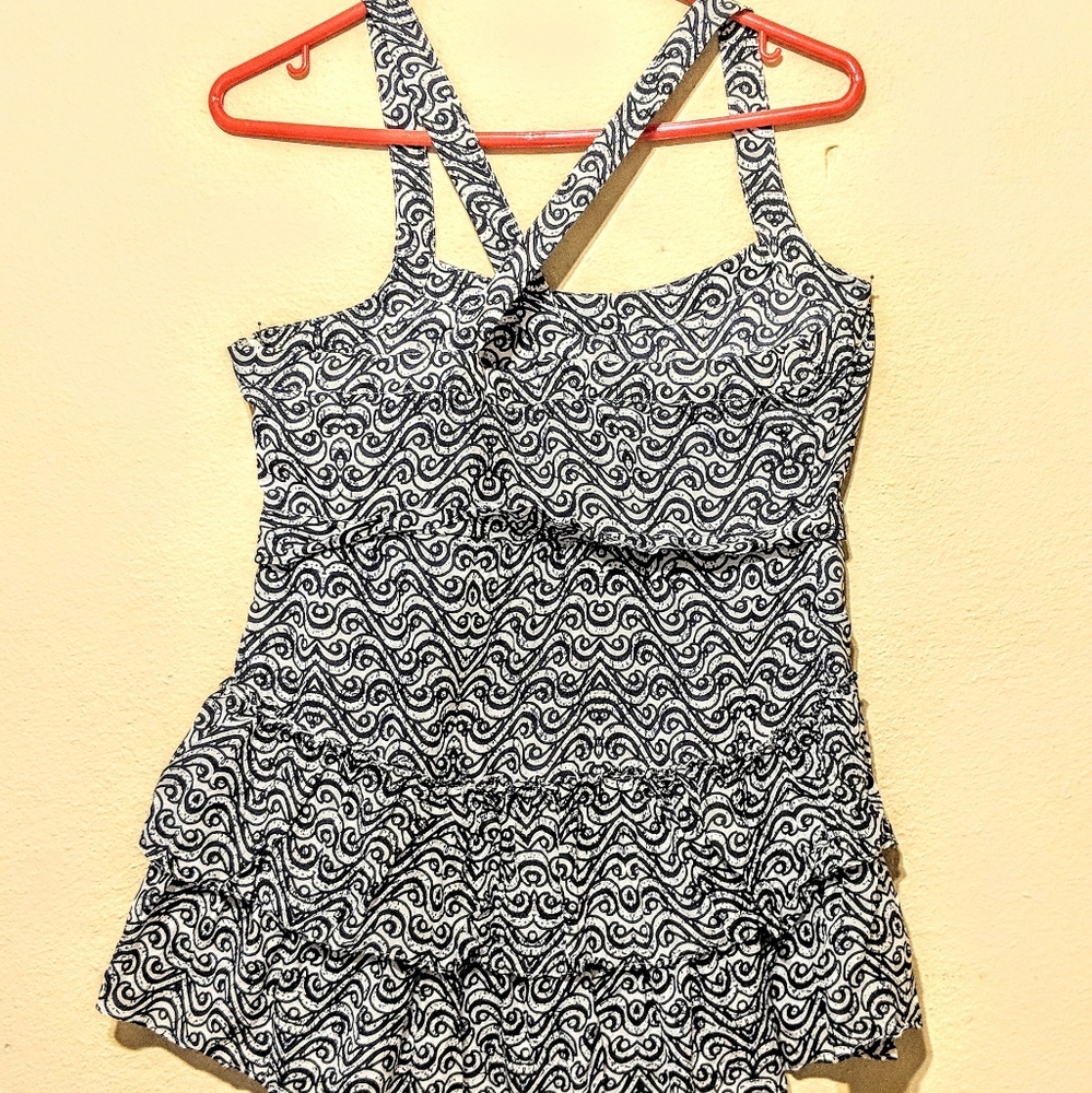3/$15 BANANA REPUBLIC 100% Silk sleeveless blouse - Picture 5 of 7